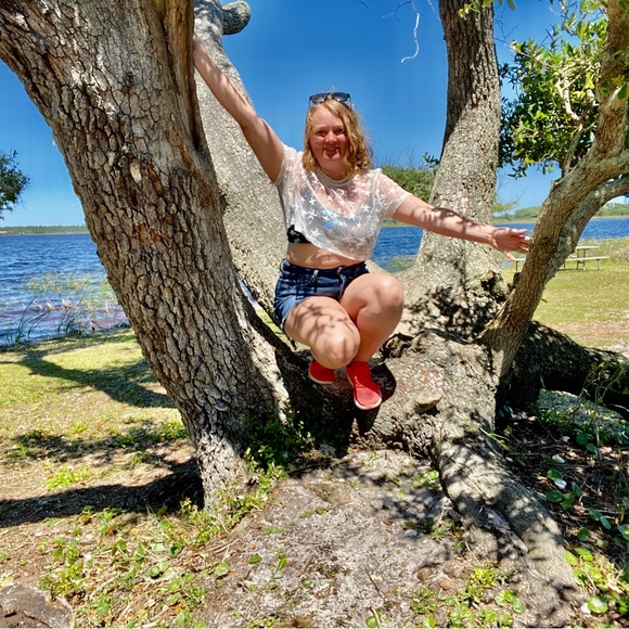 Meet your Posher, Kat - Picture 2 of 7